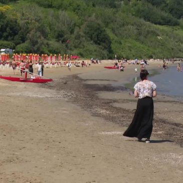PARTE LA STAGIONE BALENARE MA MANCANO I BAGNINI, MOLTI CHALET RESTANO CHIUSI