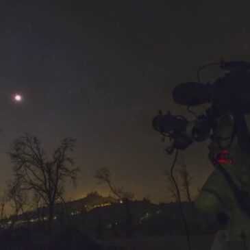 CAMERINO SULLA LUNA CON L’ANTENNA SULLE ONDE GRAVITAZIONALI
