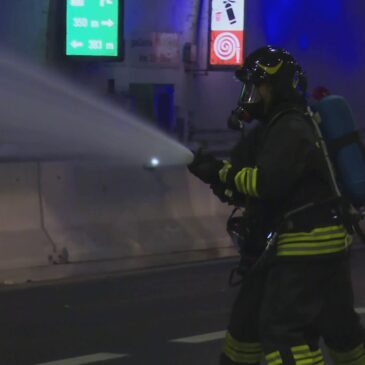 CAMERINO, AUTO IN FIAMME IN GALLERIA: MA E’ UN’ESERCITAZIONE DI ANAS